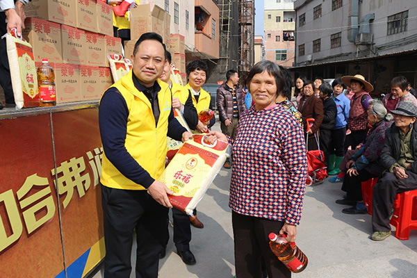 哈弗润滑油向村民发放新年物资并送上新春祝福